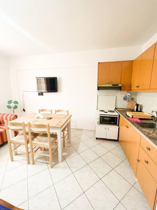 Garden Apt-1 Apartment *