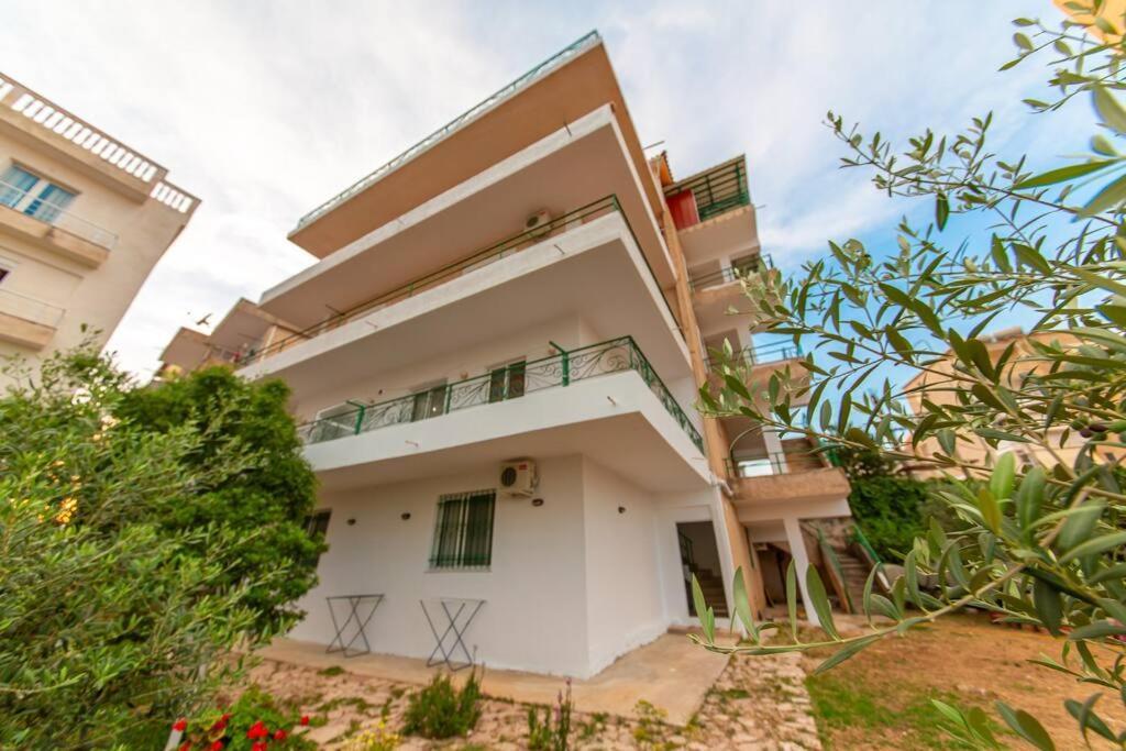 Garden Apt-1 * Sarande